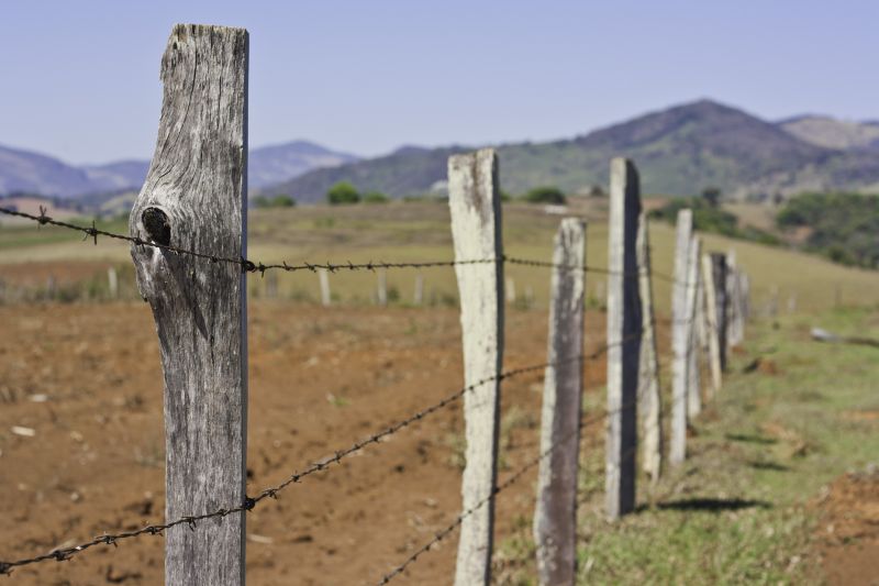 Barbed Wire Fence Installation detail